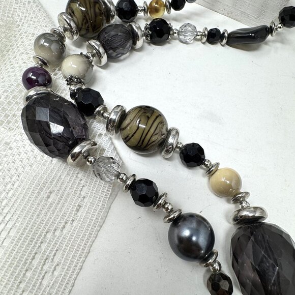 Cokie Lee Multi-Stone/ Glass Beaded Necklace With Silver Accents & Extension - Picture 7 of 10